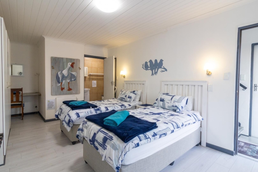 5 Bedroom Property for Sale in De Kelders Western Cape